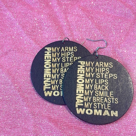 Empowering and beautifully crafted earrings - Picture 2 of 4